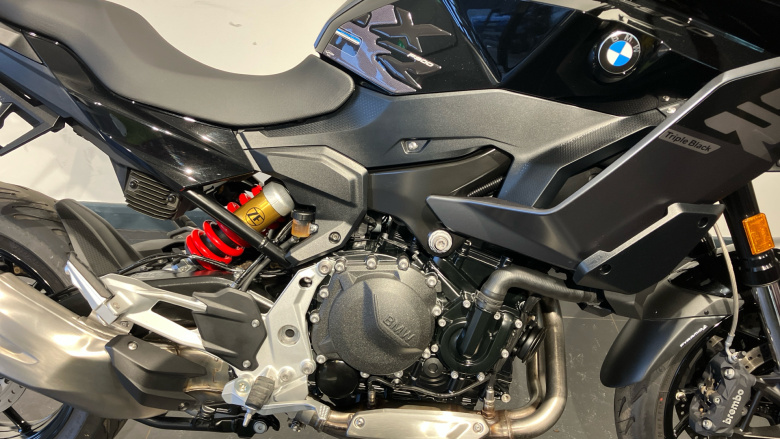 BMW F900 XR